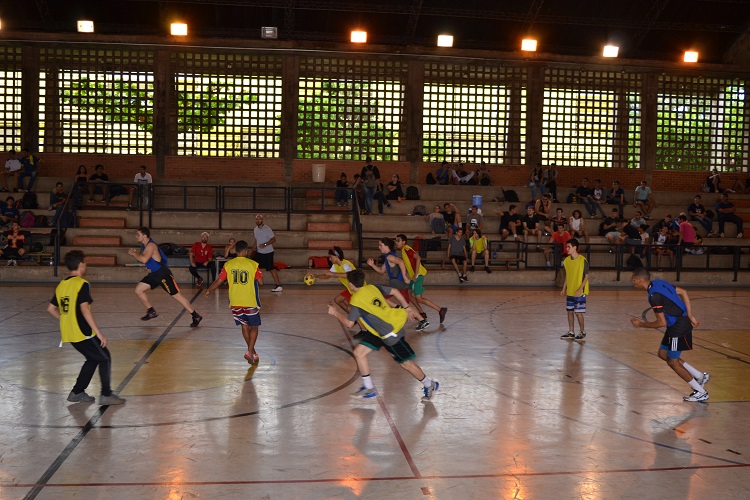 Edificações enfrentou a equipe de Eletrotécnica na partida de handebol masculino